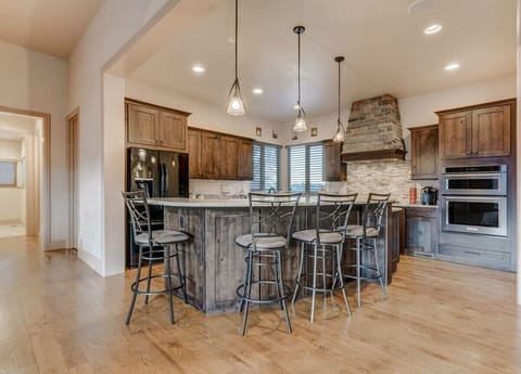 Embrace convenience in our retreat's open layout. Seamlessly connect kitchen and living spaces for a stay where comfort effortlessly meets functionality.