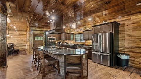 Extravagant Fully Equipped Kitchen