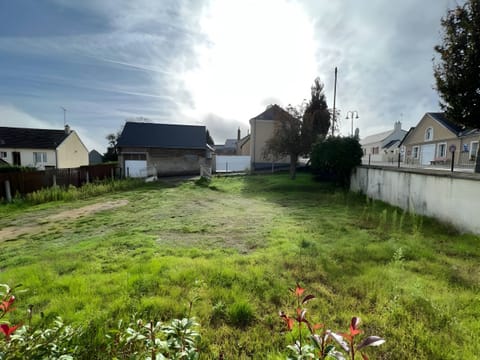 "This garden is a well-tended stretch of green grass. It offers an open and bright space, ideal for outdoor relaxation.