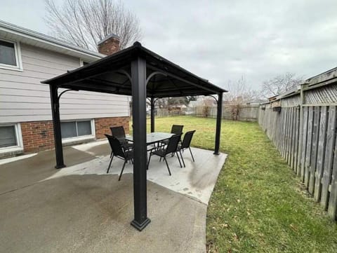 Backyard Patio - fully fenced
