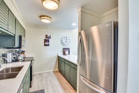 Kitchen | 1st Floor | Keurig Coffee Maker | Cooking Basics