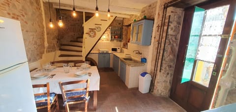 Property, Furniture, Table, Wood, Interior Design, Floor, Hardwood, Flooring, Real Estate, Window