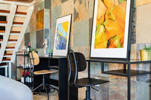 2 laptop-friendly workspaces