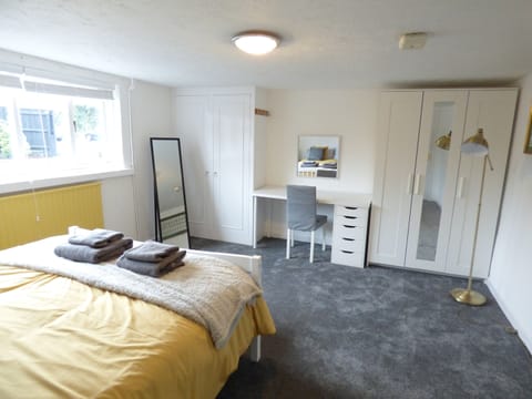 1 bedroom, desk, iron/ironing board, free WiFi