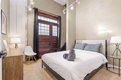 Experience the comfort that rivals the best hotels in Kentucky, with a serene bedroom to rest in after a day on the Kentucky Bourbon Trail. Perfect for a restful retreat in the heart of bourbon country.