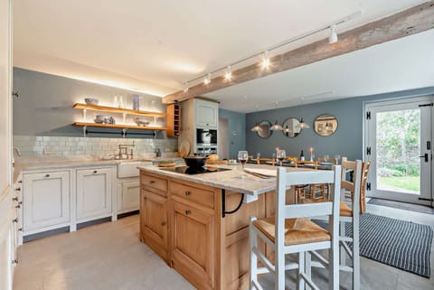 Rectory Barn Kitchen - StayCotswold