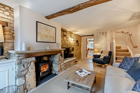 Little Cottage Sitting Room - StayCotswold