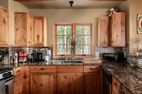 Indoors, Kitchen, Sink, Sink Faucet, Cabinet