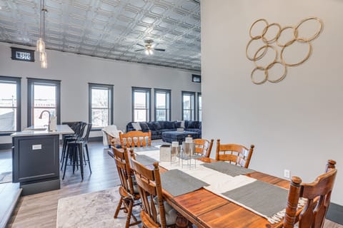 Dining Area | Dishware & Flatware Provided