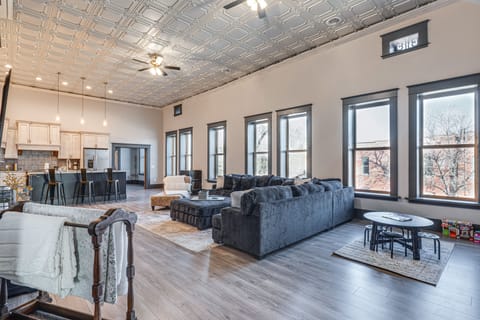 Living Room | Free WiFi | Smart TVs | Central A/C & Heating | Pack 'n Play