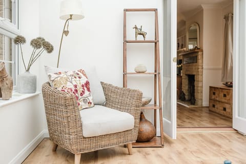 Myrtle House Conservatory - StayCotswold