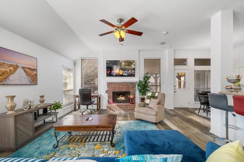 Living area | Smart TV, fireplace, computer monitors