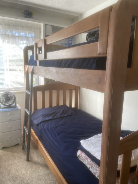 5 bedrooms, desk, iron/ironing board, travel crib