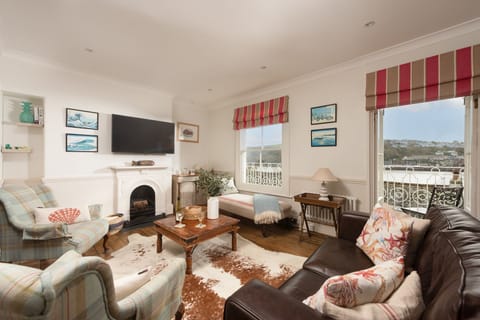 The living area with plenty of seating - La Folie