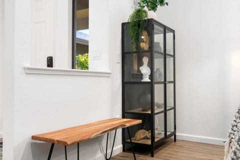 Work in comfort at our living room desk—your perfect spot to catch up on emails or plan your next adventure.