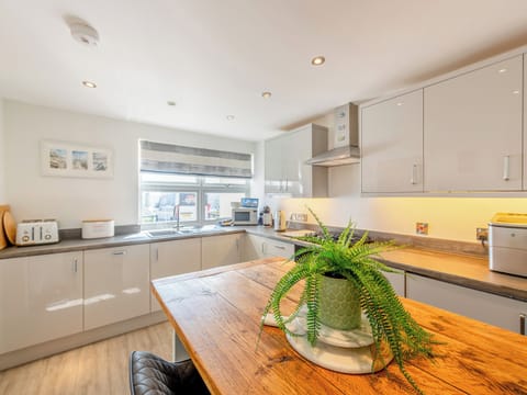 Kitchen | Oversands, Torquay