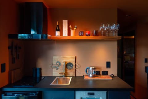Microwave, stovetop, dishwasher, coffee/tea maker