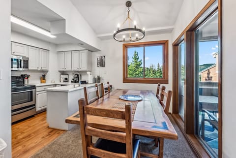 Dining Room; 6-person dining table, adjacent to kitchen and living room
