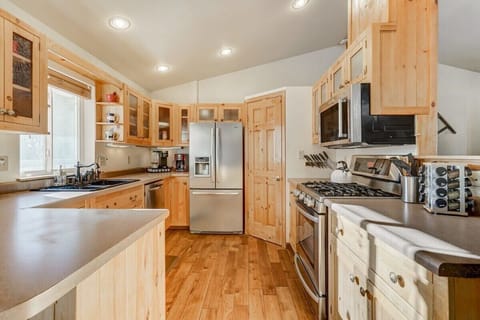 Our fully equipped kitchen boasts a stove, oven, fridge, microwave, and coffee maker—everything you need for convenient and delightful culinary experiences.