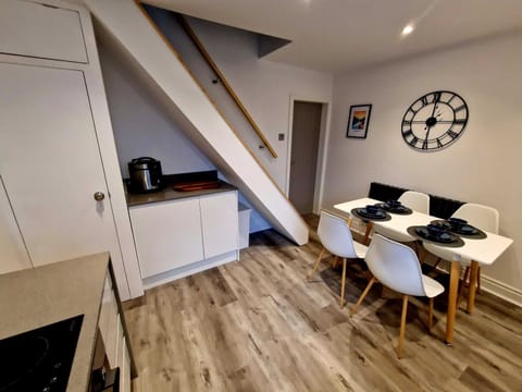 Over Torrs Cottage - Kitchen (2)