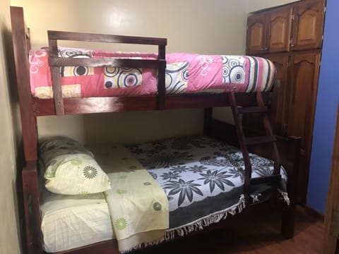 3 bedrooms, iron/ironing board, bed sheets