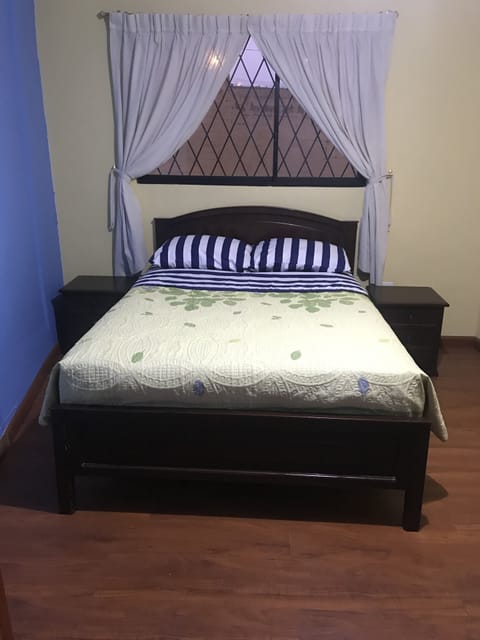 3 bedrooms, iron/ironing board, bed sheets