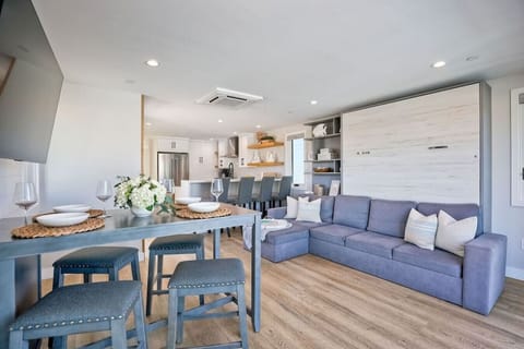 DINING AREA - Enjoy more formal meals at the nearby table for four.