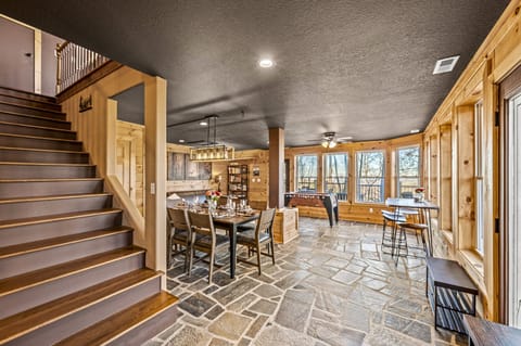 Honey Bear Treehouse's open living space