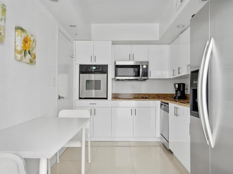 Ocean View 1 bed Sian 11th floor Miami (6381)