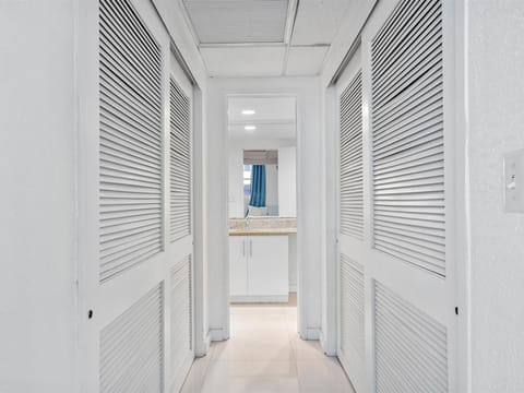 Ocean View 1 bed Sian 11th floor Miami (6401)