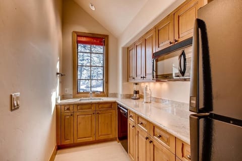 FAMILY ROOMS KITCHEN CORNER