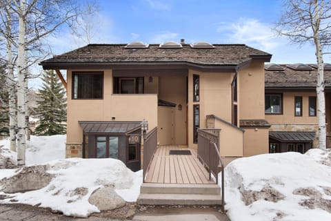 Handrail, Outdoors, Shelter, House, Tree
