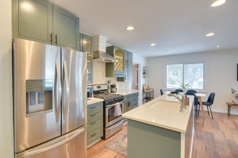 Kitchen | Cooking Basics | Dishware & Flatware | Trash Bags | Paper Towels