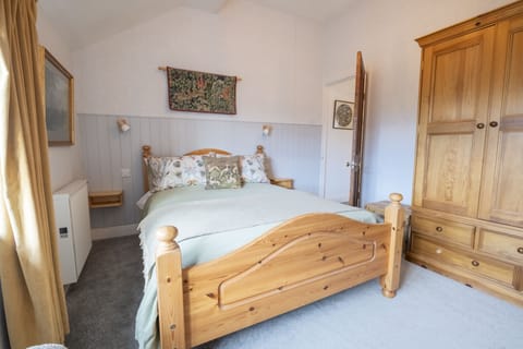 First floor: Master bedroom with 4'6 double bed