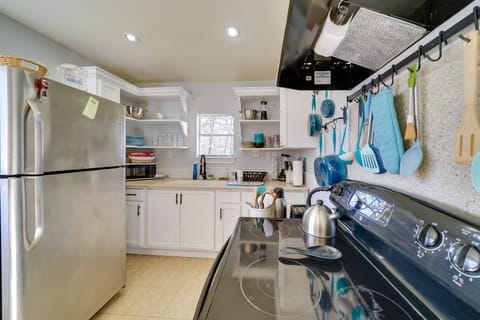 Kitchen | Equipped w/ Cooking Basics