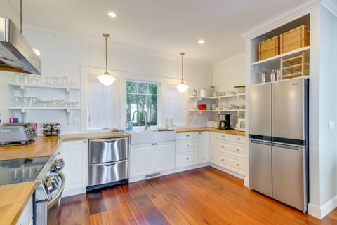 Fridge, stovetop, dishwasher, coffee/tea maker