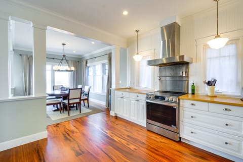 Fridge, stovetop, dishwasher, coffee/tea maker