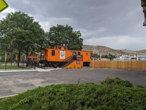 Happy Endings food and coffee shop nearby at the train station