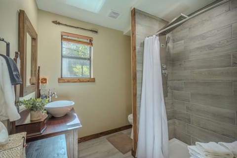 Combined shower/tub, hair dryer, towels, soap