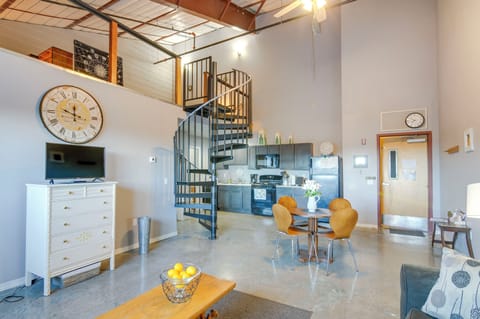 Dining | Dishware & Flatware Provided