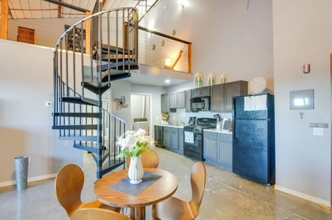 Kitchen & Dining Area | Equipped w/ Cooking Basics