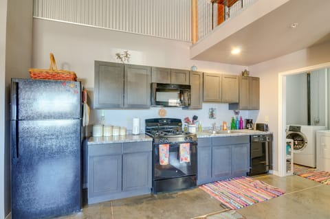 Kitchen | Equipped w/ Cooking Basics