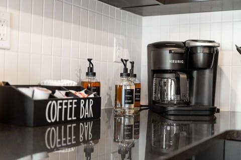 ☕✨ Start your mornings right! Our fully-stocked coffee bar has everything you need to brew the perfect cup — because every great day in Branson begins with great coffee.