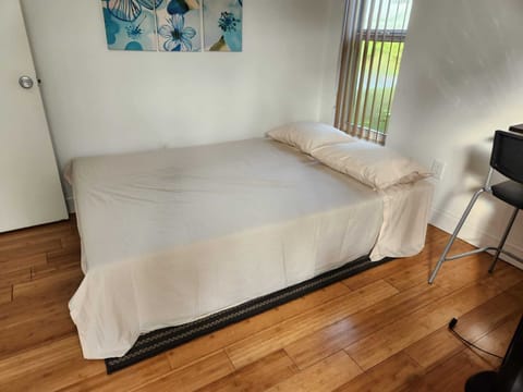 2 bedrooms, iron/ironing board, travel crib, free WiFi