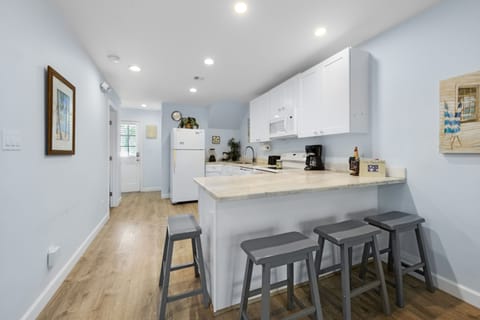 Tiki Beach Too Kitchen with peninsula seating