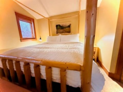 6 bedrooms, iron/ironing board, free WiFi, bed sheets