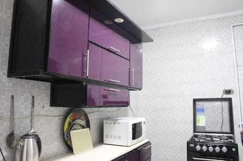 Private kitchen | Fridge, microwave, stovetop, electric kettle