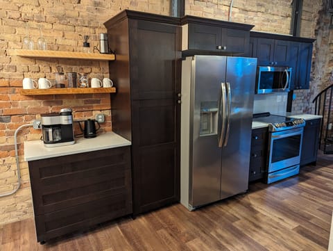 Private kitchen | Fridge, microwave, oven, stovetop