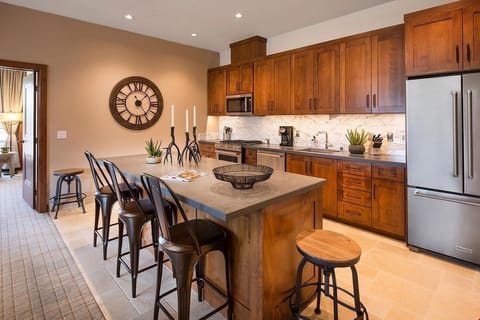 Take a seat at the breakfast bar or cook up a storm in the kitchen.