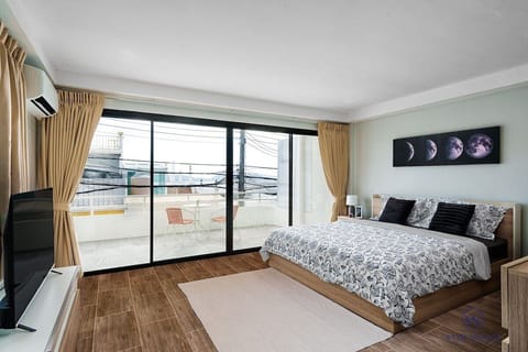 8 bedrooms, iron/ironing board